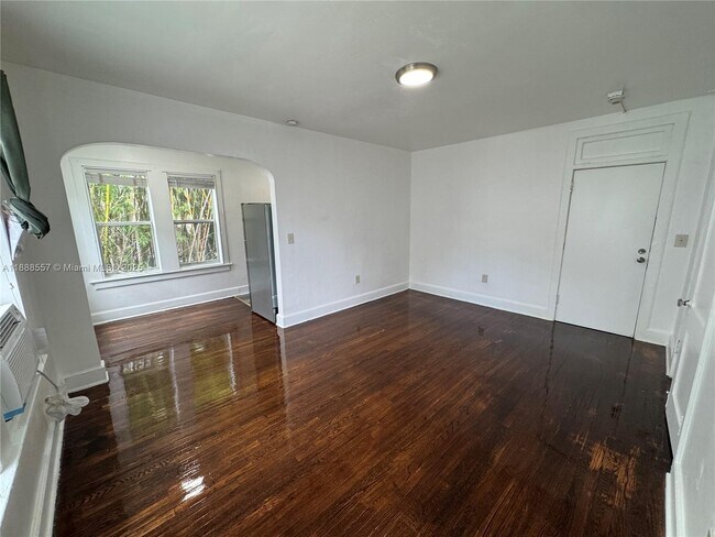 Primary Photo - 177 NE 50th St