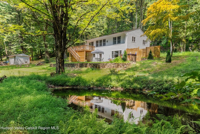 Primary Photo - 19 Bakertown Rd