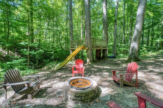 Building Photo - 181 Streamside Pl