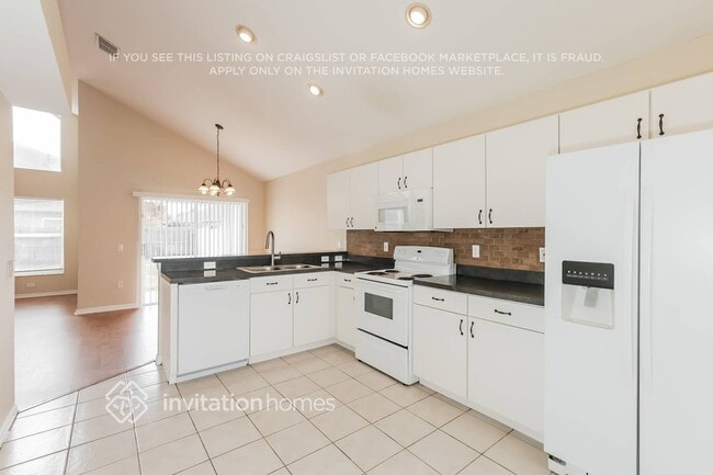 Building Photo - 4802 Woodmere Rd