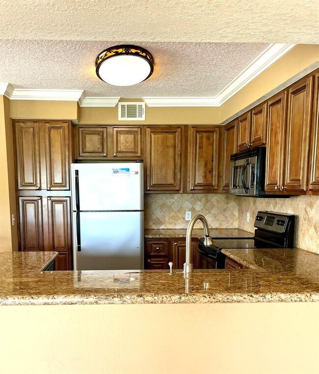 Building Photo - 13827 Fairway Island Dr