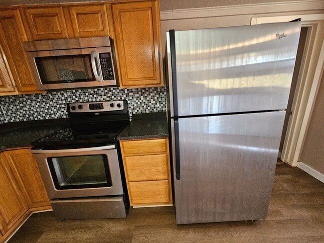 Building Photo - 2 Bedroom/2 Bath Home with Refrigerated Ai...