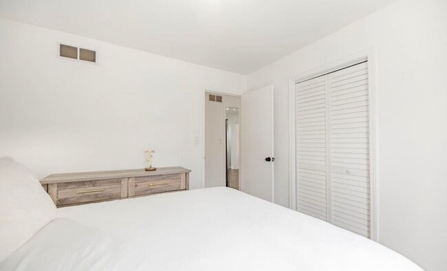 Building Photo - 3BR/2BA Home w/Finished Basement for Rent in Jtown!