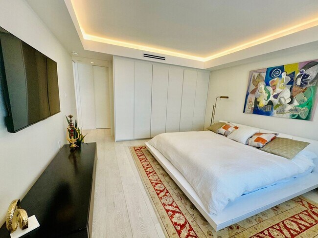 Building Photo - 1 Bedroom Condo in Miami Beach
