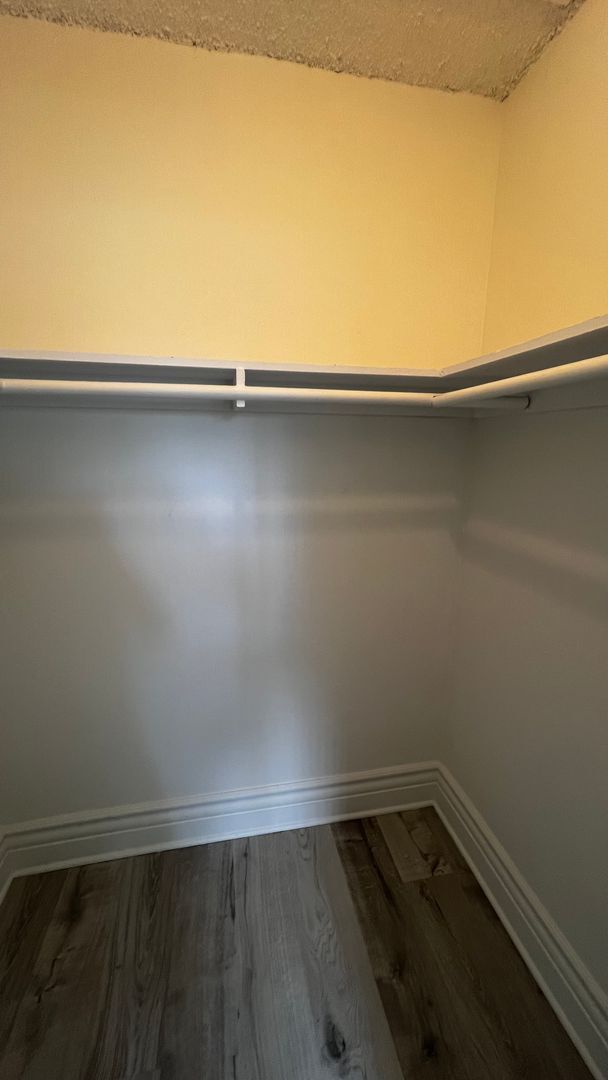 Building Photo - 3 Bed 2 Bath Downstairs Apartment For Rent...