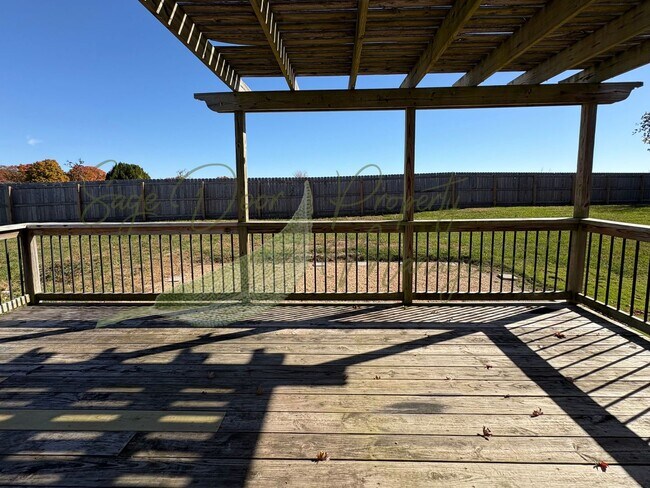 Building Photo - BEAUTIFUL BLUE SPRINGS HOME!!!