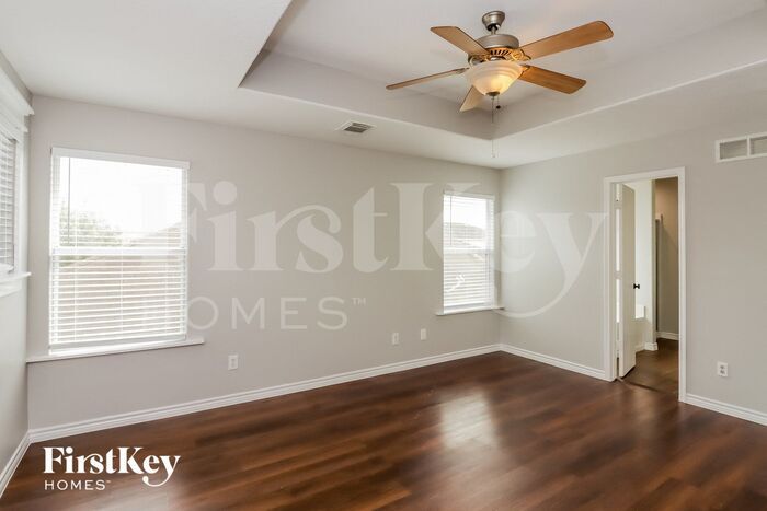 Building Photo - 18215 Barkers Crest Dr