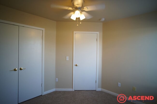 Building Photo - 5305 Pine Grove Ct