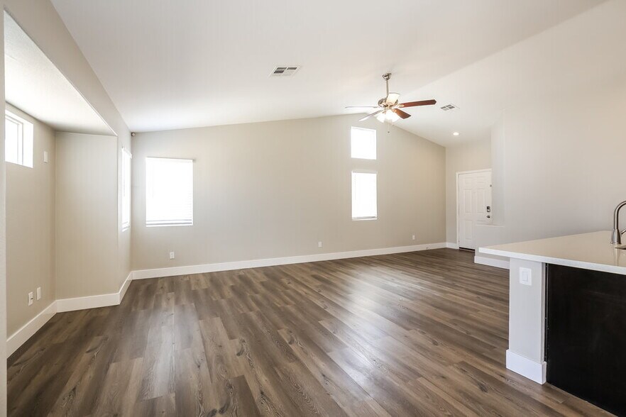 Building Photo - 6126 Magic Mesa St