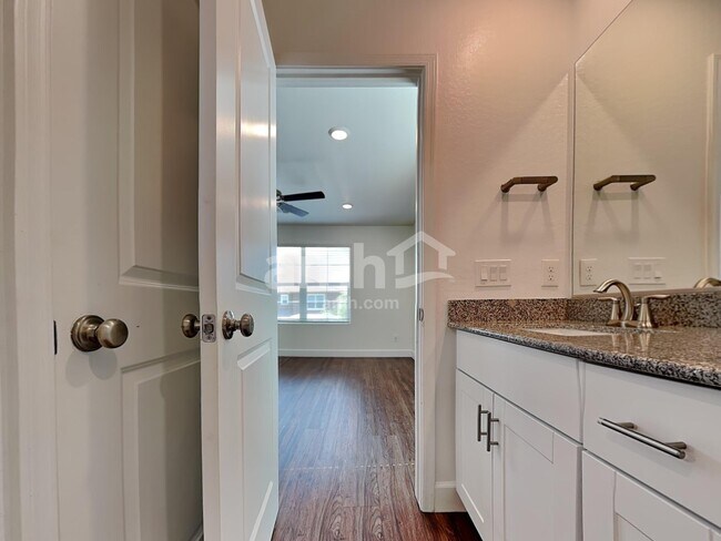 Building Photo - 678 W Bosal Dr