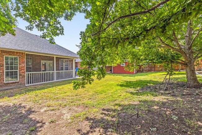 Building Photo - 606 Lantana St