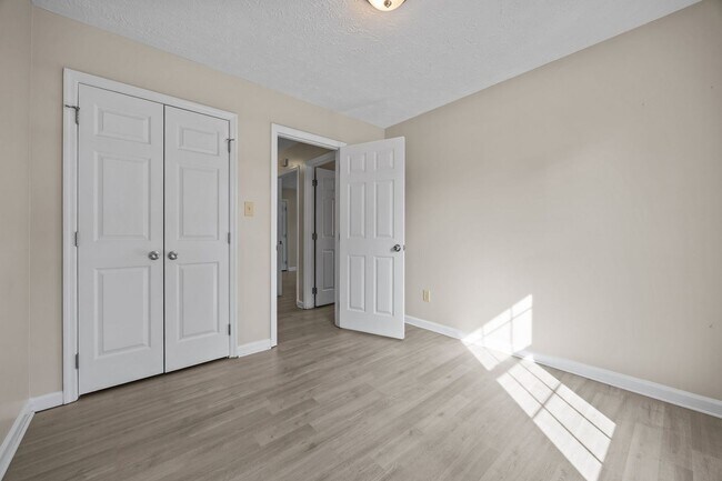 Building Photo - Updated Single Family Home in Fayetteville!