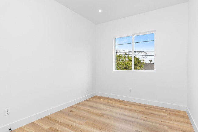 Building Photo - 603 N Harvard Blvd