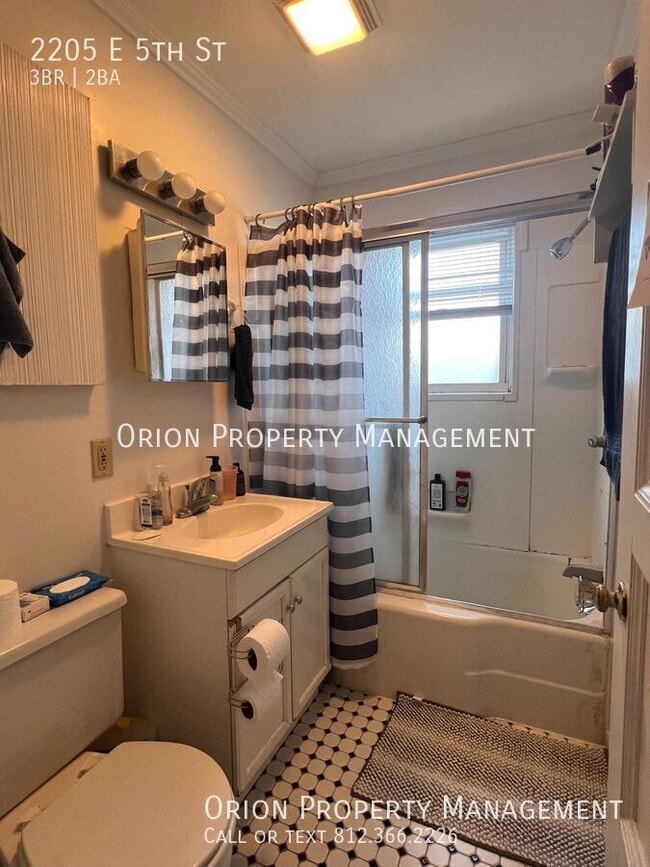 Building Photo - 2205 E 5th St