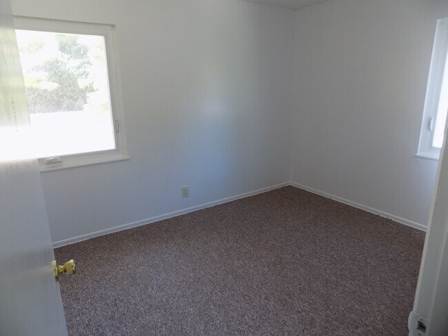 Building Photo - 131 Ramona Dr