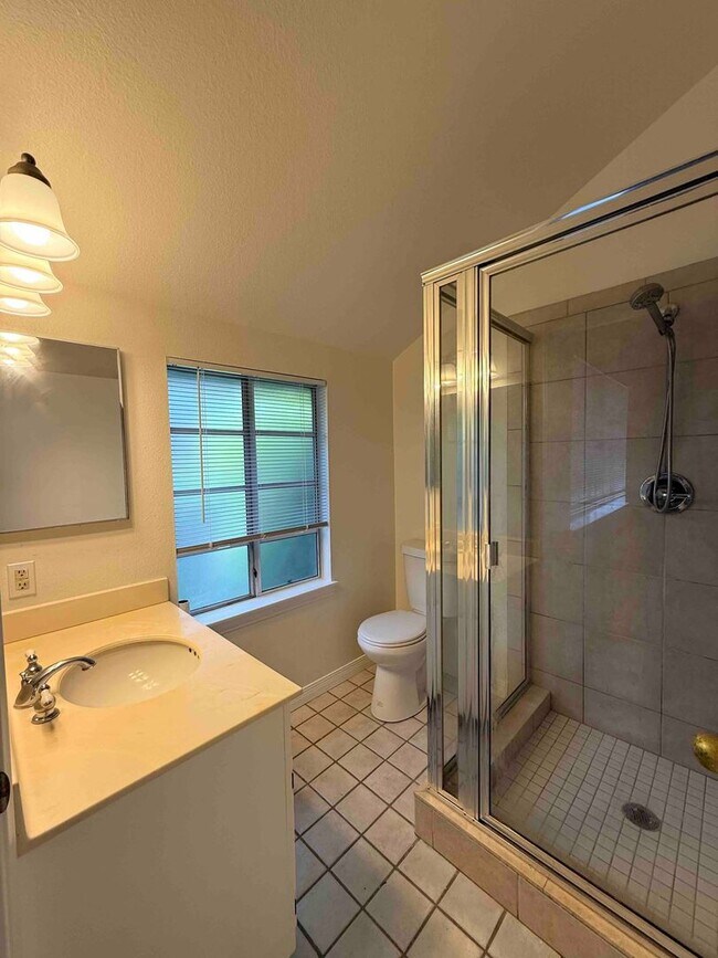Building Photo - Gated Community - Updated Harbor City Townhome - 3 bed / 2.5 bath