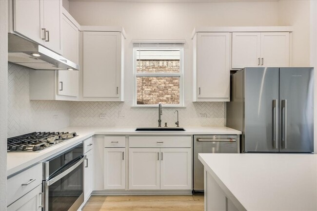 Building Photo - 253 Darley Oak Dr