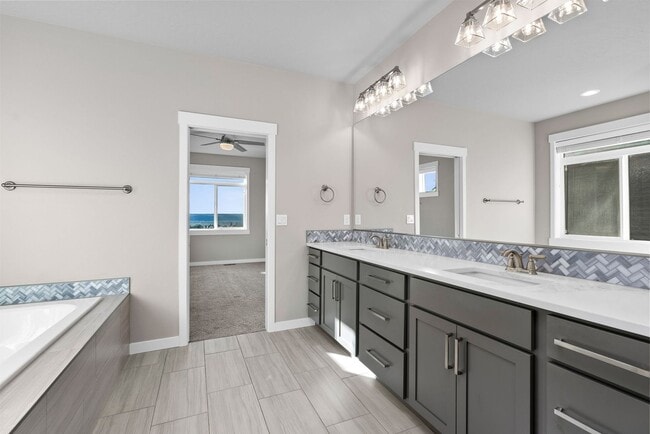 Building Photo - Luxury Four Bedroom with Breathtaking Views