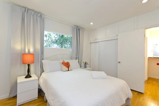 Building Photo - 1811 Ivar Ave