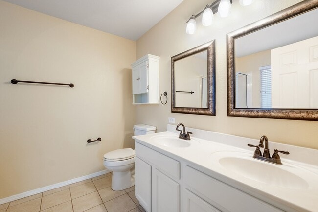 Building Photo - SHORT TERM LEASE 4/2.5 in Boerne