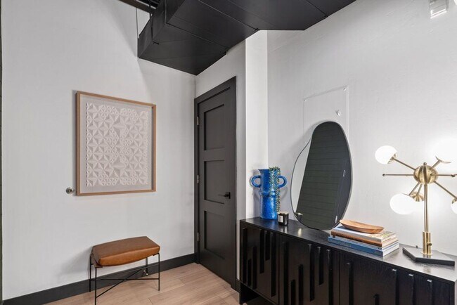 Building Photo - Stunning Fully Furnished Condo in Downtown...