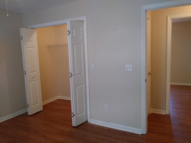 Building Photo - 1602 Carolwood Ct