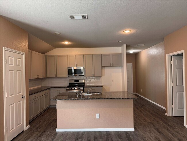 Building Photo - 2028 Cedar Tree Ct
