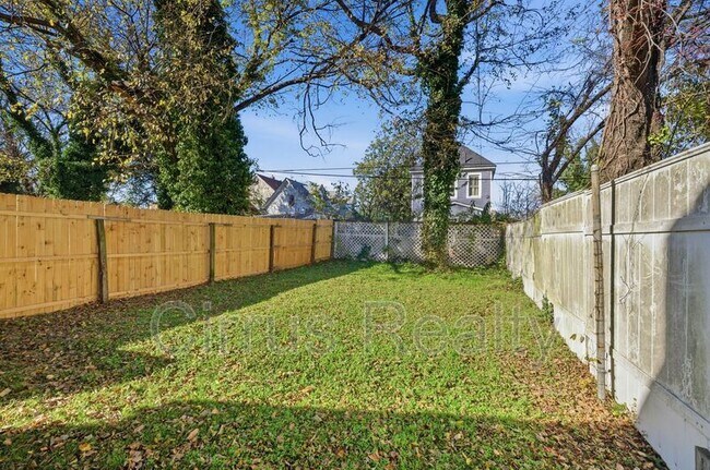 Building Photo - 1027 27th St