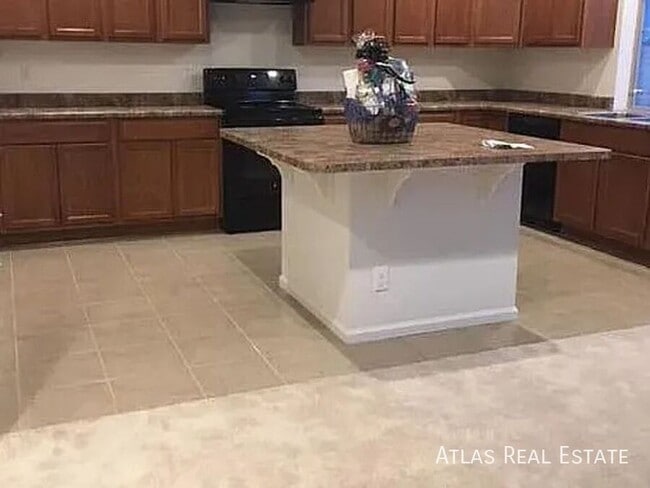 Building Photo - 18252 E 52nd Ave