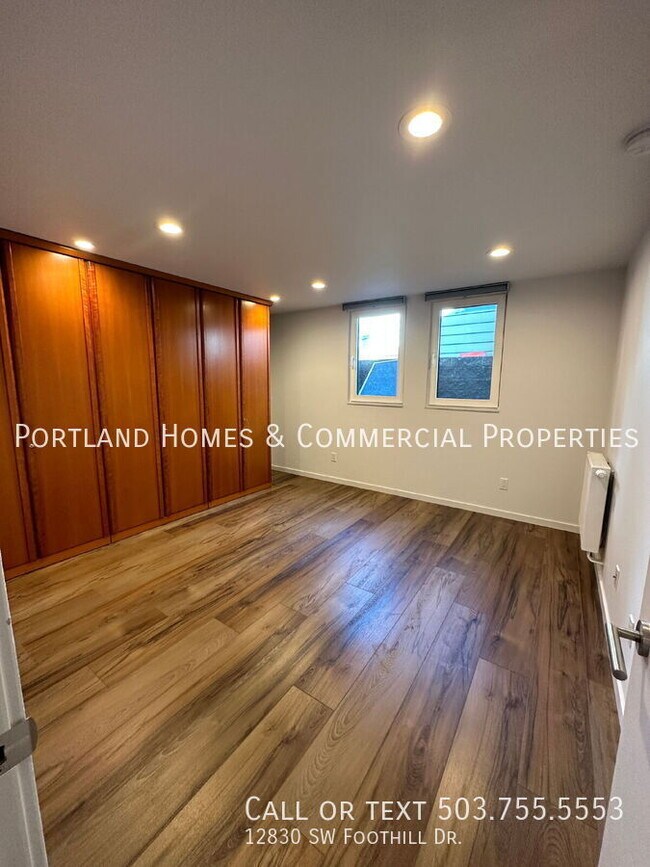 Building Photo - 12830 SW Foothill Dr