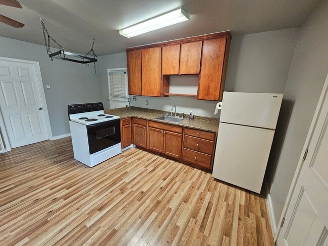 Building Photo - Duplex For Rent in Corning!