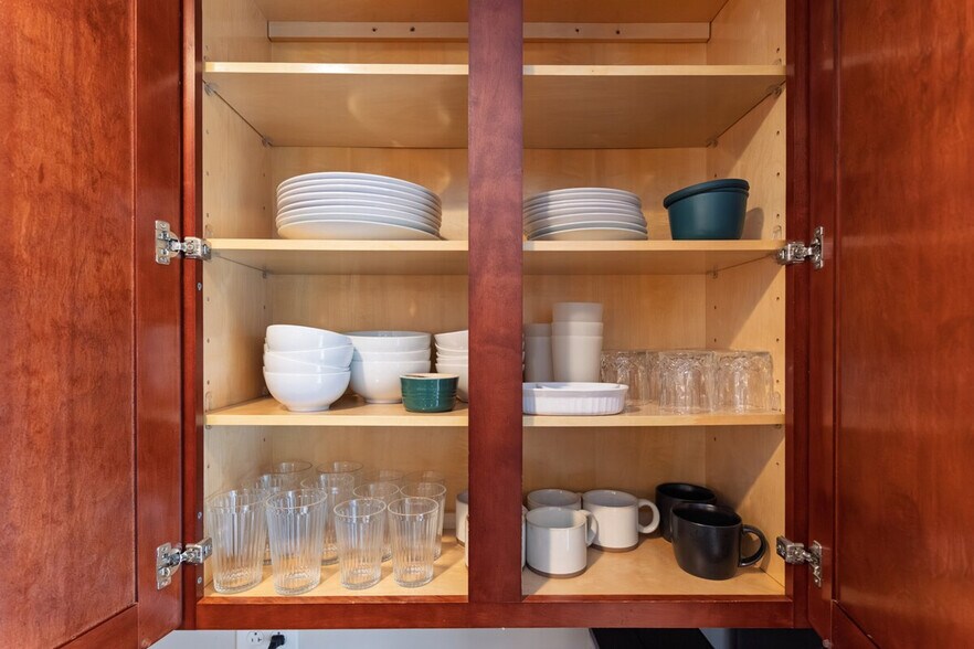 Building Photo - 99 W Circular St