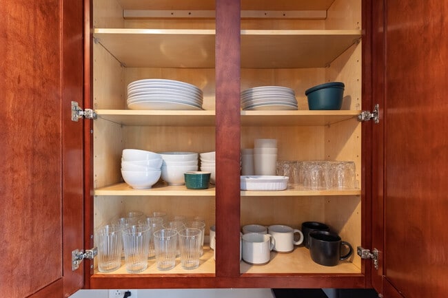 Building Photo - 99 W Circular St