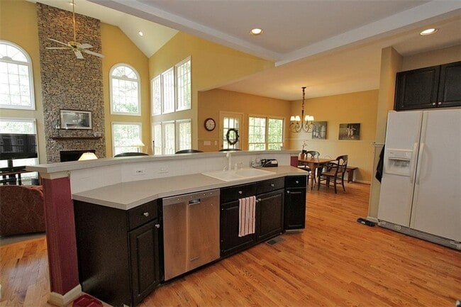 Building Photo - 10930 Donamere Dr