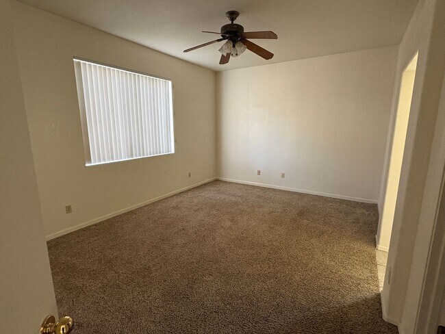 Building Photo - 3 Bed 2 Bath Rita Ranch Home