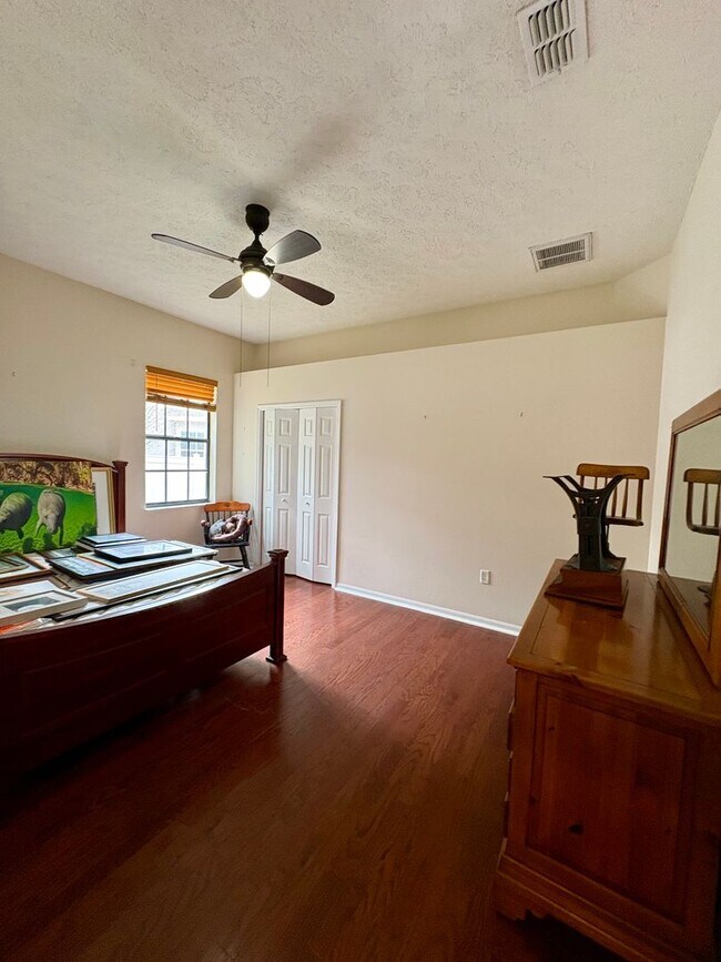 Building Photo - Beautiful 4bed/2bath Pool Home on Conservation Lot