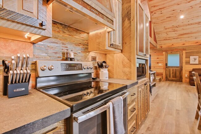 Building Photo - 96 Shilo Dr
