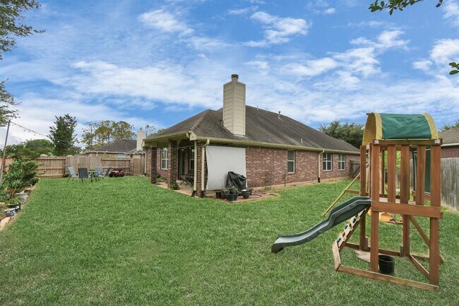 Building Photo - 2103 Breezeway Ln