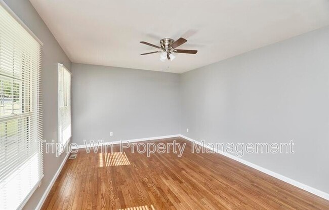 Building Photo - 1405 Willowbrook Dr