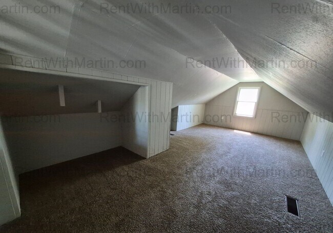 Building Photo - 925 Hammond Ave