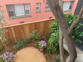 Building Photo - 1334 E 1st St