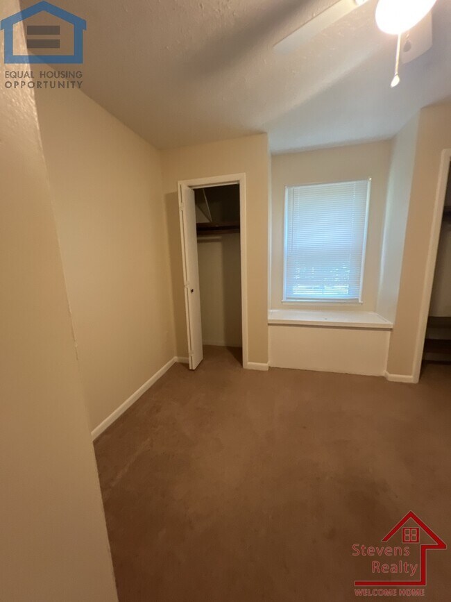 Building Photo - 1340 Hidden Valley Dr