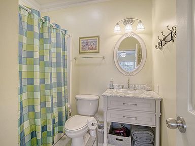 Building Photo - This exquisite condo boasts breathtaking o...