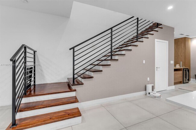 Building Photo - 3048 SW 18th St