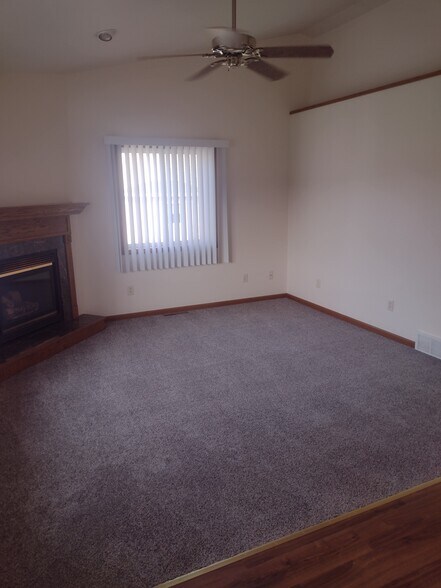 Building Photo - 1023 Pine Cone Ln