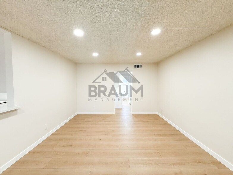 Building Photo - 6041 Whitsett Ave