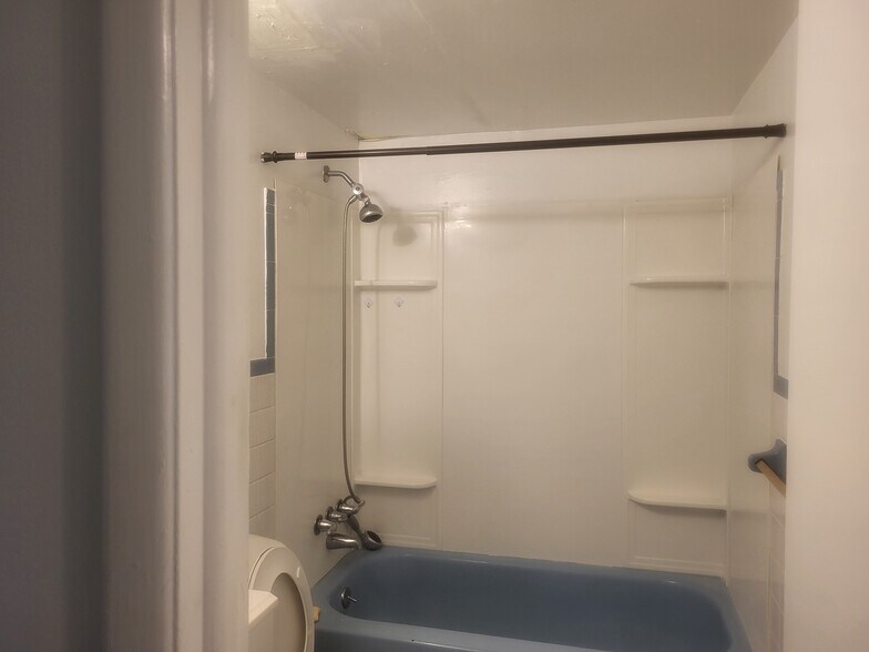 Bathroom - 7630 Langdon St