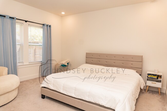 Building Photo - 114 Blooming Cv