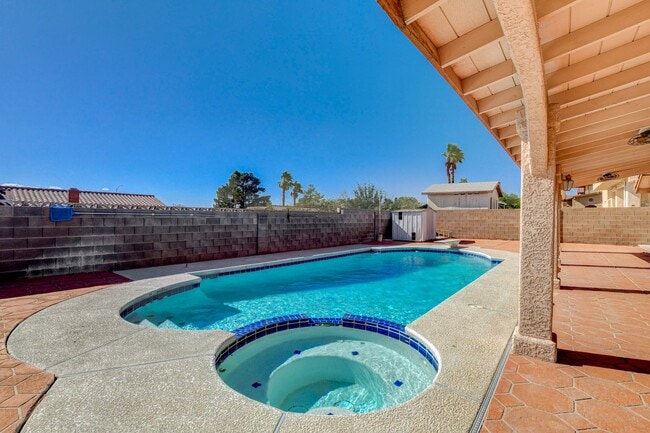 Building Photo - Beautiful Ranch Style Single Story w/Pool & View of the Las Vegas Strip