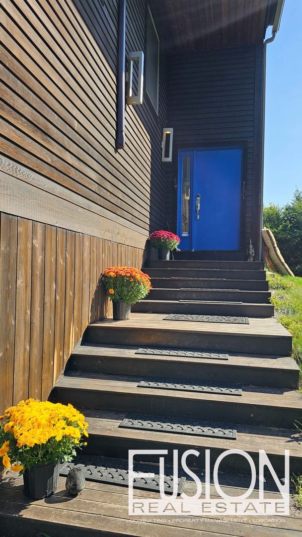 Building Photo - Contemporary 3 bed/2.5 bath on 10 Private Acres with Deeded Lake Access down the Road!